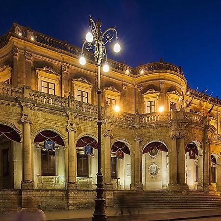 Bed and Breakfast Le Tre Rose Di Maria Noto Exterior foto
