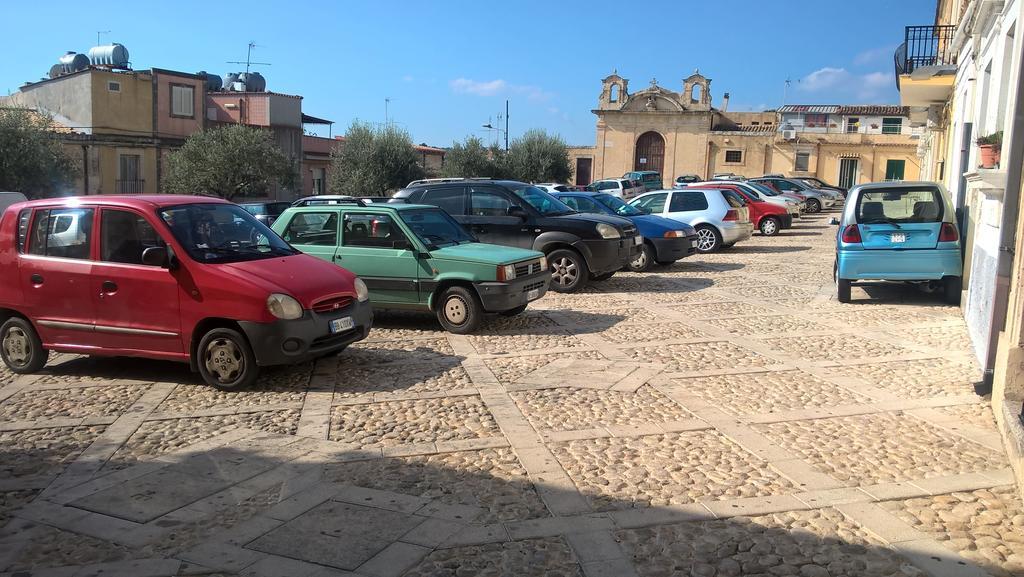 Bed and Breakfast Le Tre Rose Di Maria Noto Exterior foto