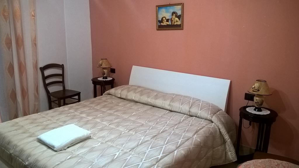 Bed and Breakfast Le Tre Rose Di Maria Noto Habitación foto