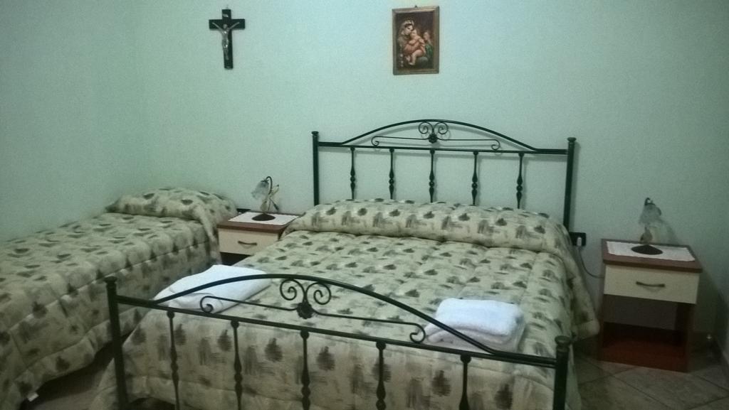 Bed and Breakfast Le Tre Rose Di Maria Noto Habitación foto
