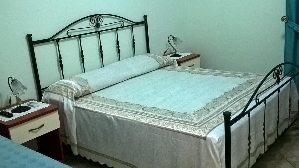 Bed and Breakfast Le Tre Rose Di Maria Noto Habitación foto