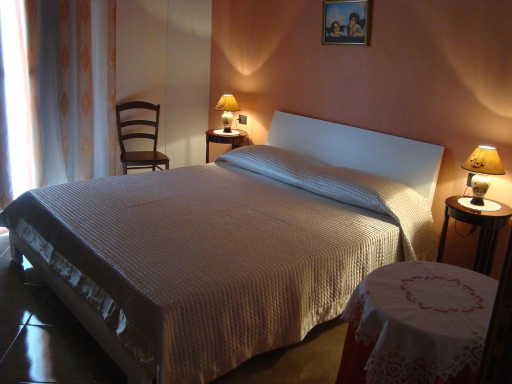 Bed and Breakfast Le Tre Rose Di Maria Noto Habitación foto