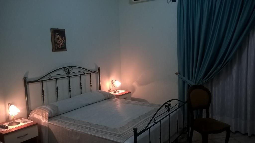 Bed and Breakfast Le Tre Rose Di Maria Noto Habitación foto